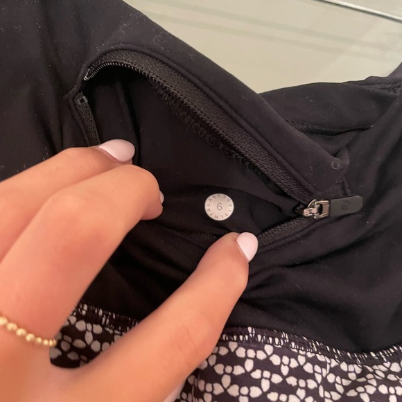 Vintage lululemon speed ups. Size 6 high rise - Picture 2 of 3